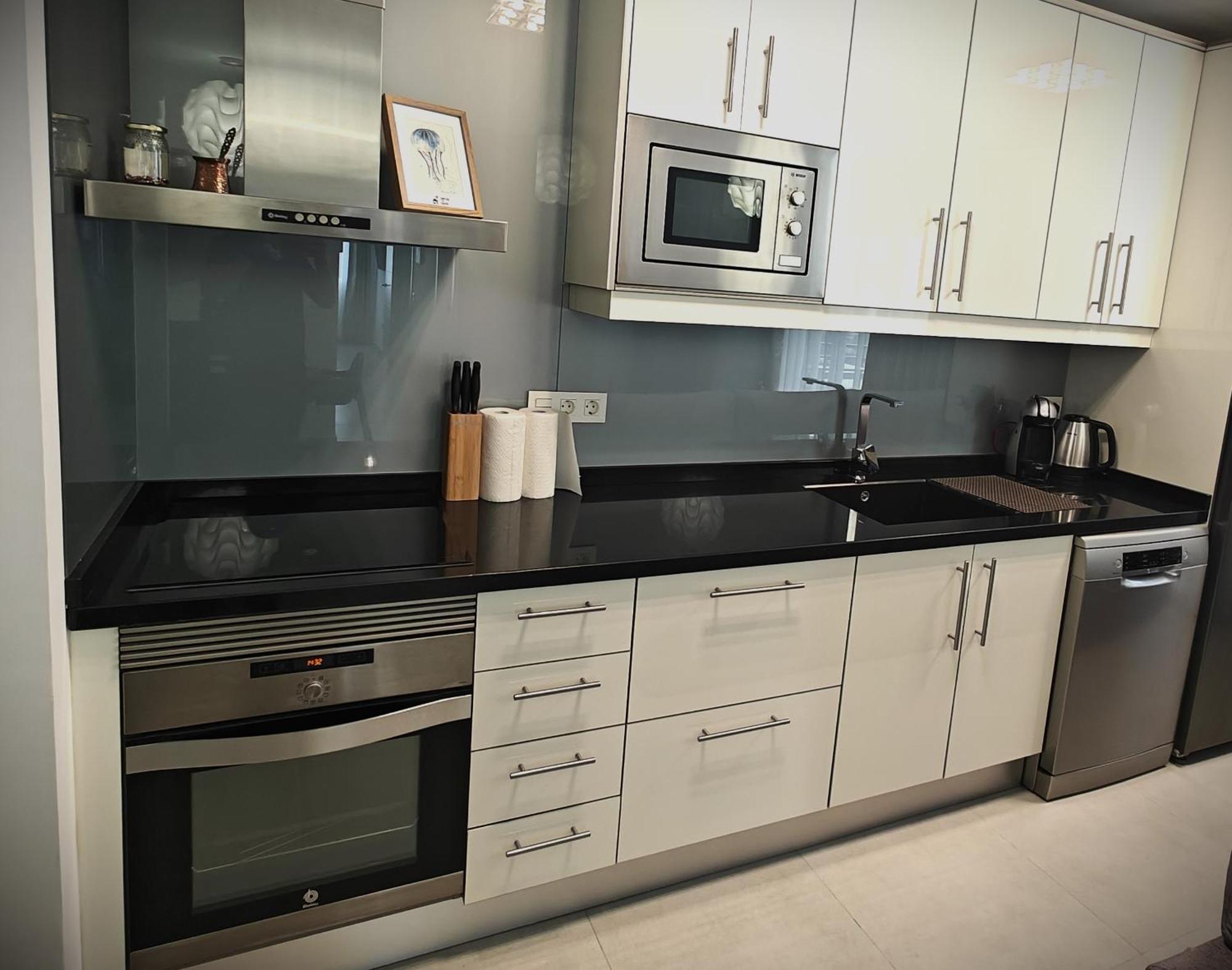 Sun Apartment - 3 Bedrooms, Priv Parking, Pool, Ac, Tv Channels, Fibre Net Los Cristianos  Exterior foto